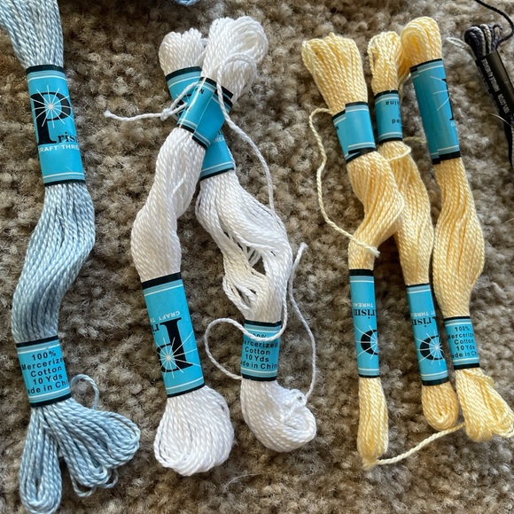 Lot of Embroidery Thread - Picture 4 of 6